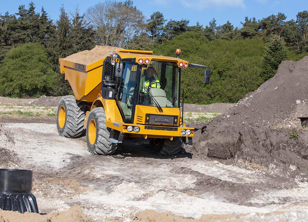 912G Load On Route Constr Site